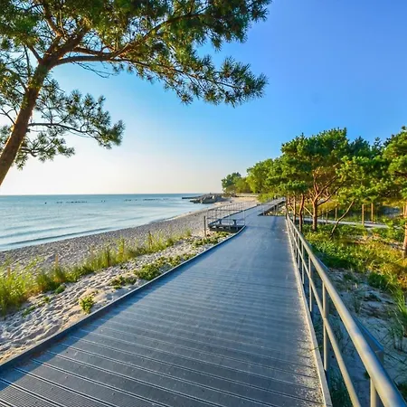 Directly By The Sea, Διαμέρισμα