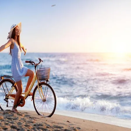 Directly By The Sea, Διαμέρισμα *