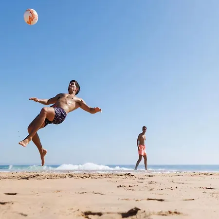 Directly By The Sea, Διαμέρισμα