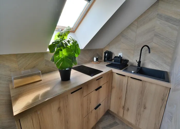 Directly By The Sea, ウストロニエ・モルスキエ