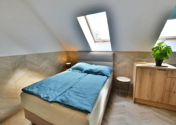 Directly By The Sea, * ウストロニエ・モルスキエ